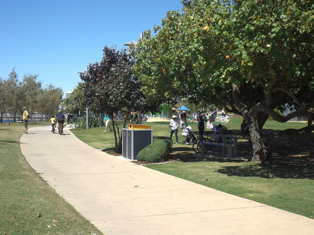 Parkland path along the Broadwater at Southport on the Gold Coast | Pets Juicy in Miami